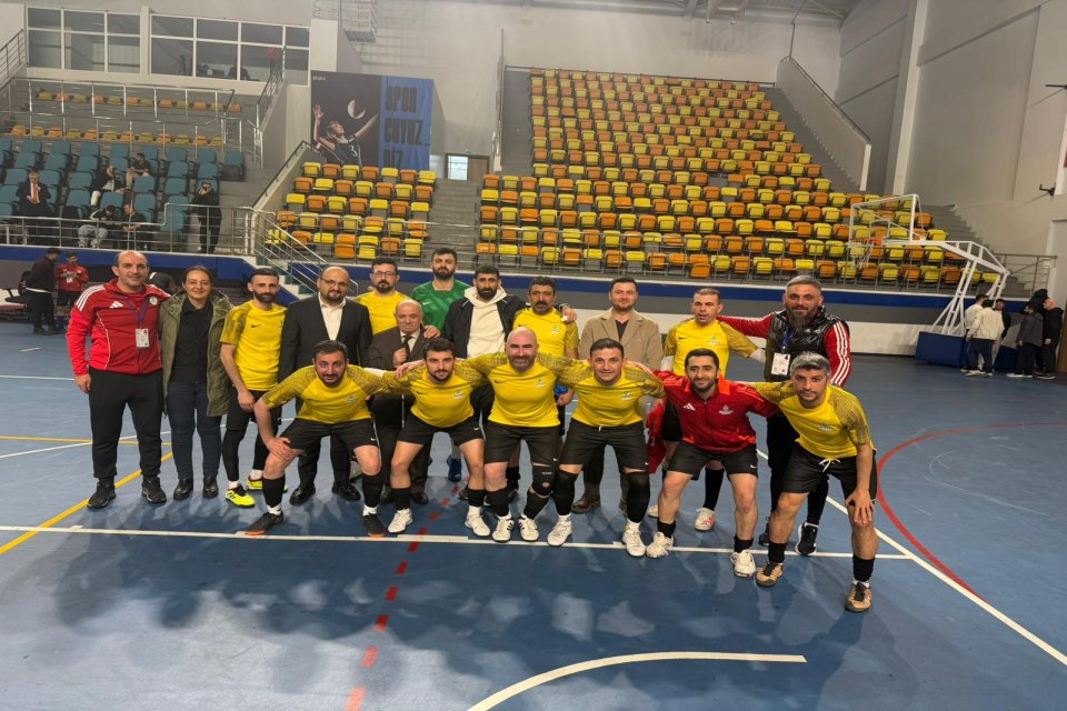 İLK YARIYI LİDER TAMAMLADIK