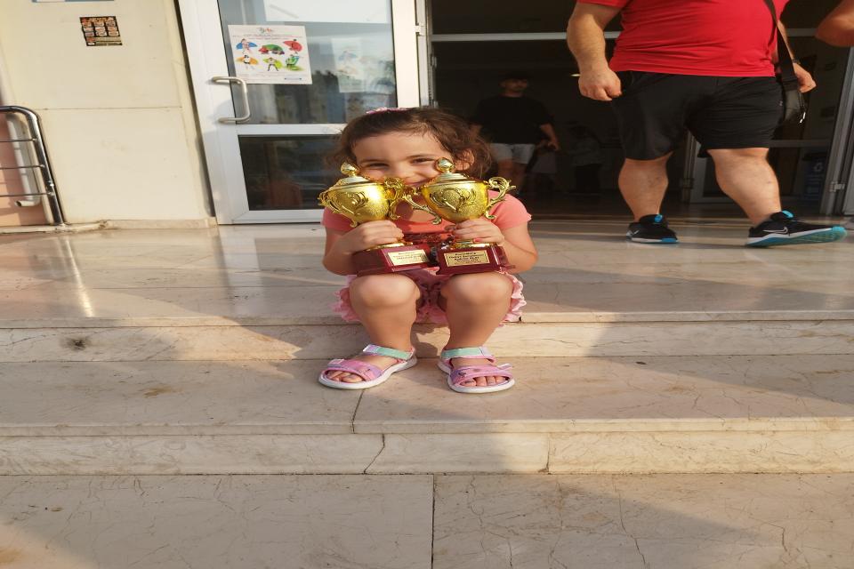 Halter Altın Kızlar